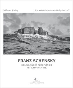 Buchcover von Franz Schensky. Helgoländer Fotopionier bei schwerer See aus dem Gaasterland Verlag